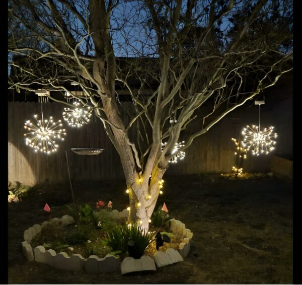 Lot de 2 lampes solaires de feu d'artifice à 400 LED blanc chaud - Lampes solaires d'extérieur étanches à suspendre en fil argenté pour jardin, terrasse, parasols – Image 4